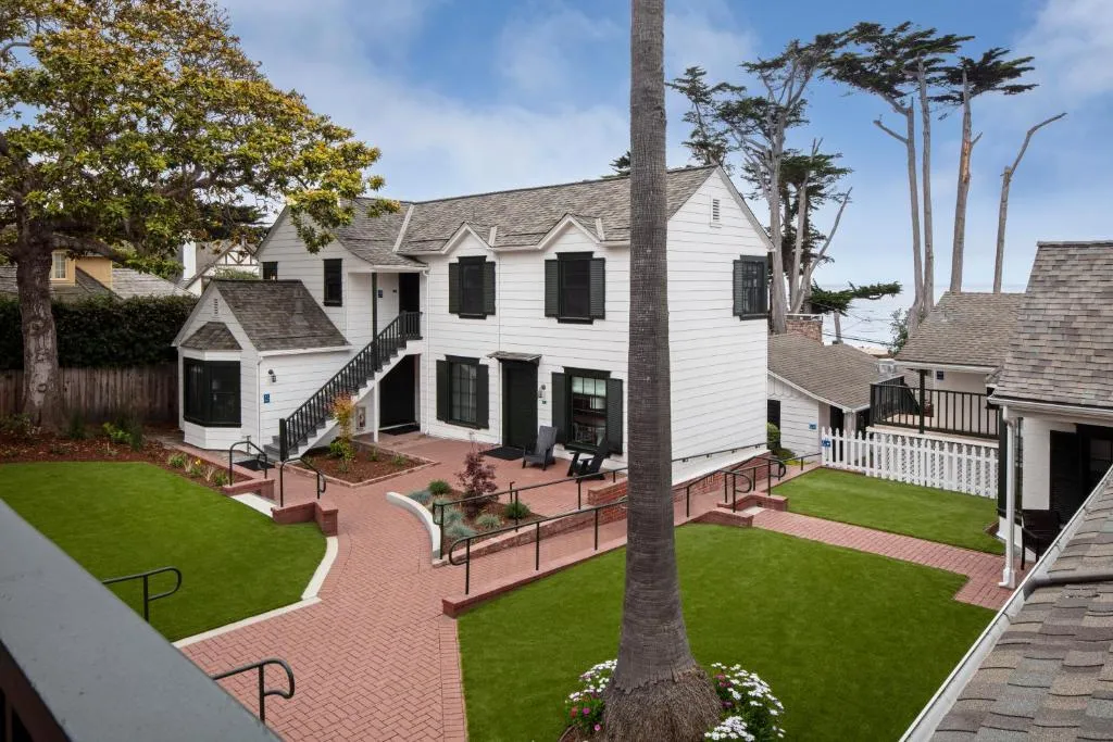 Carmel Beach Hotel