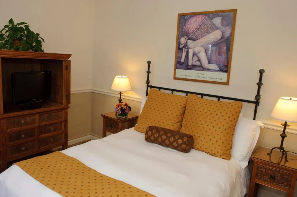 Cypress Inn, photo 2