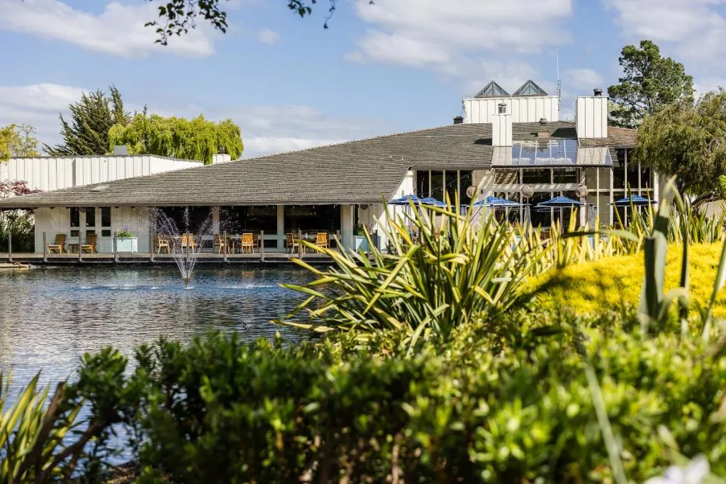 The Quail Lodge, photo 1